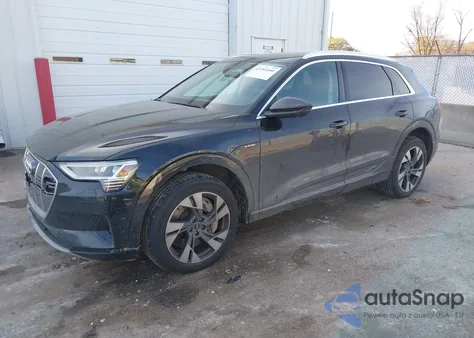 2021 Audi E-Tron Premium Plus Quattro z USA, uszkodzony, nr VIN WA1LAAGE5MB022422